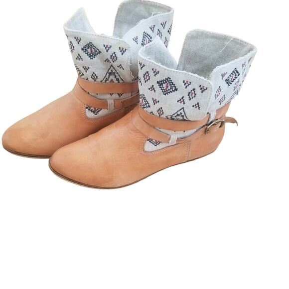 Latigo James Anthropologie Boots Womens 7M Leather and Canvas Ankle Boho Casual - Picture 3 of 12